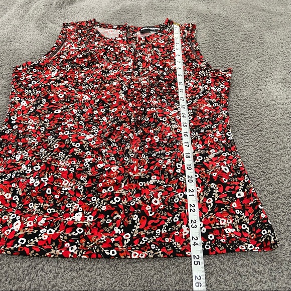 Karl Lagerfield Floral Sleeveless Blouse, Pearl Button Detail - Picture 3 of 6